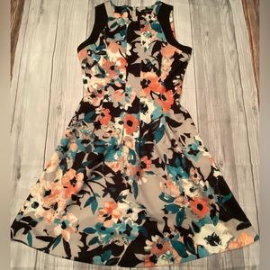 Ivanka Trump Form Fitted Pleated Flare Floral Zippered Dress Size 6 with Pockets